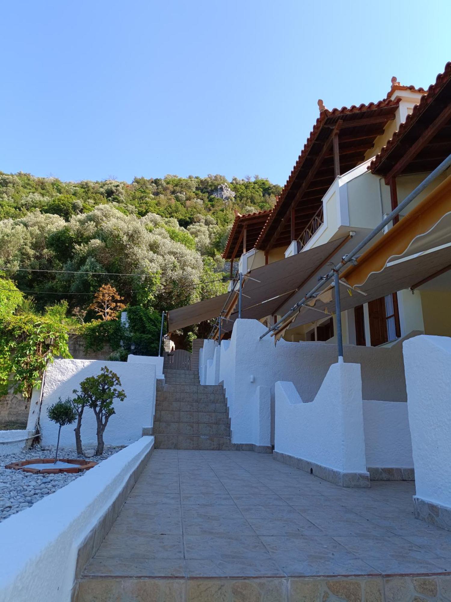 Athina Studio Apartments Kerveli Exteriör bild