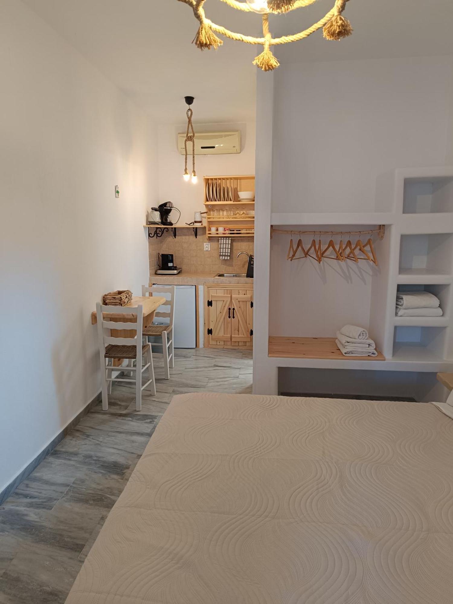 Athina Studio Apartments Kerveli Exteriör bild