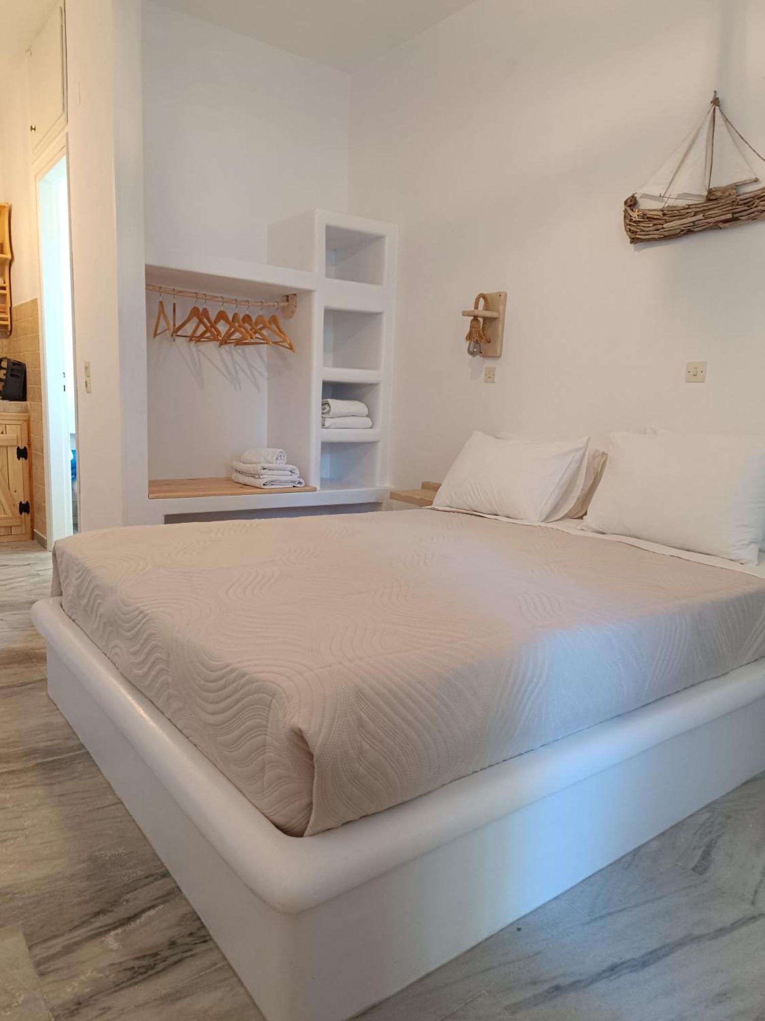 Athina Studio Apartments Kerveli Exteriör bild