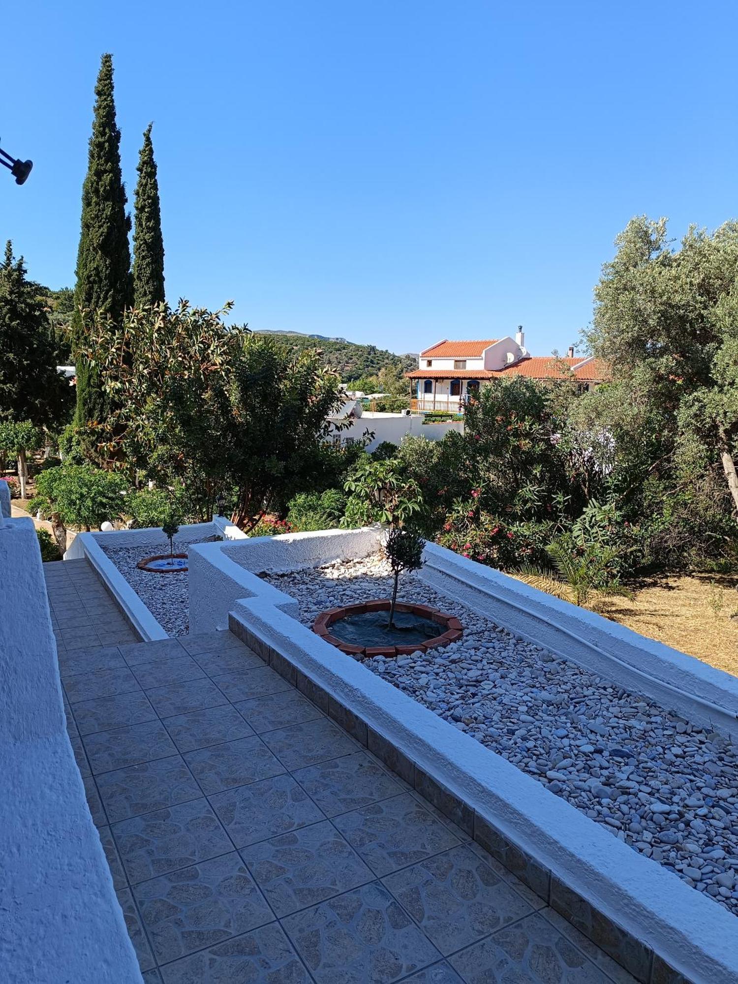 Athina Studio Apartments Kerveli Exteriör bild
