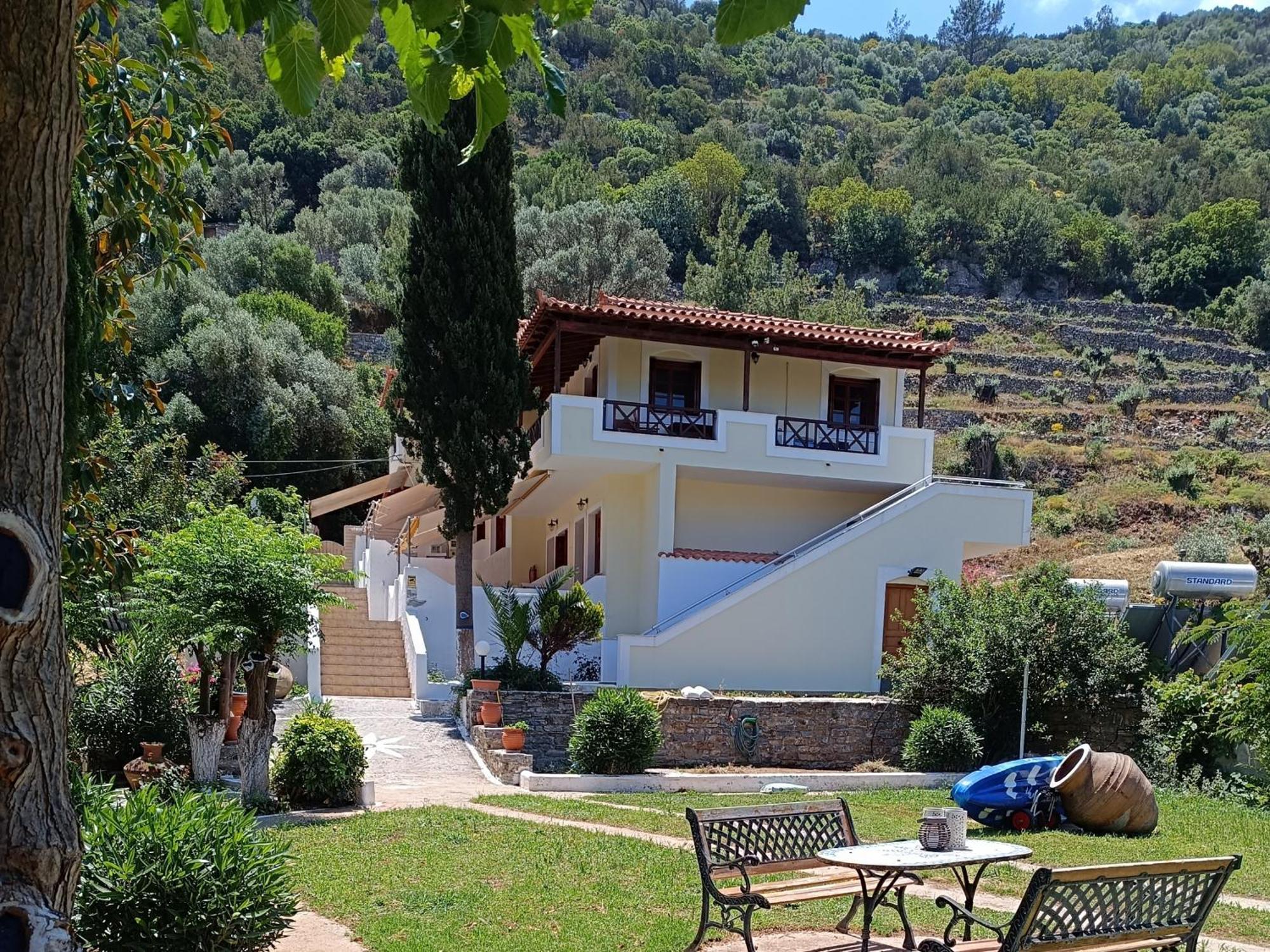 Athina Studio Apartments Kerveli Exteriör bild