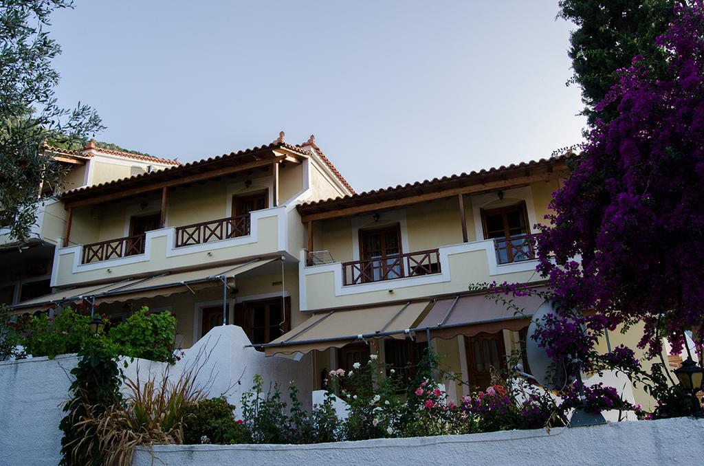 Athina Studio Apartments Kerveli Exteriör bild