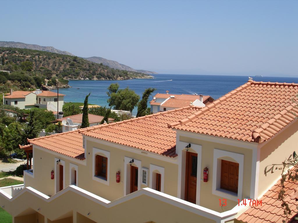 Athina Studio Apartments Kerveli Exteriör bild